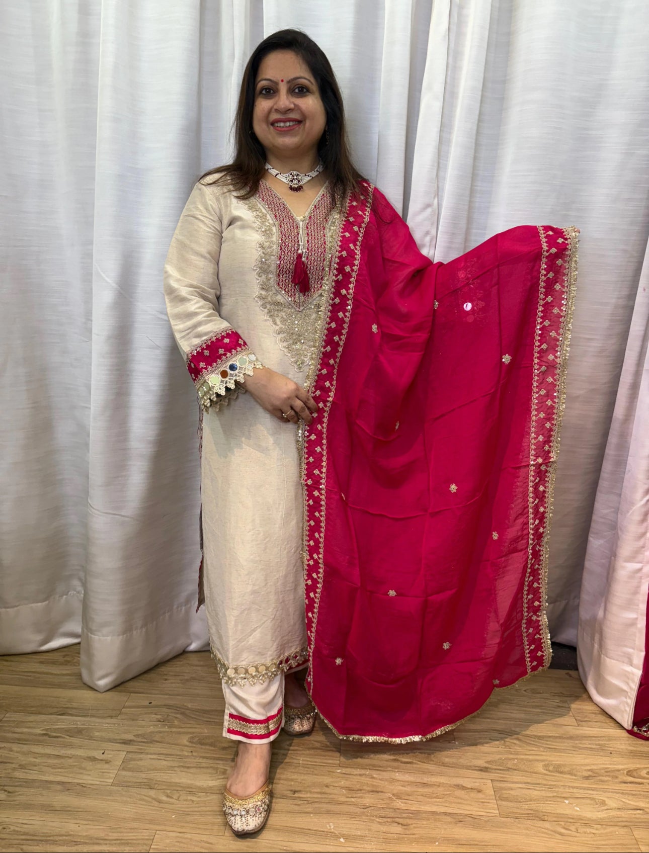 IVORY EMBROIDED KURTA SET WITH MIRROR WORK AND ROSE PINK DUPATTA