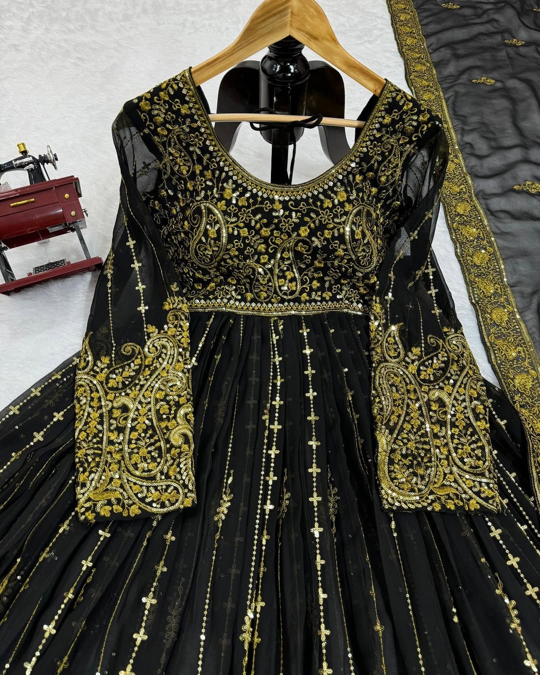 5000 Series Luxe Threadwork Gown Set