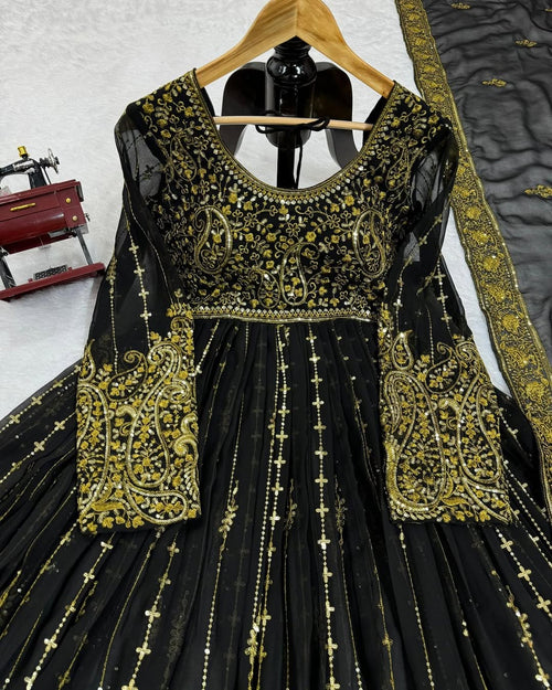 5000 Series Luxe Threadwork Gown Set